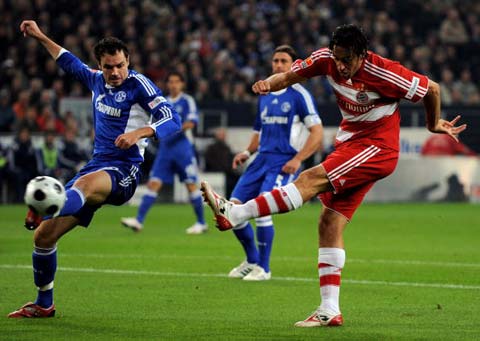 友在其家中 友在其家中